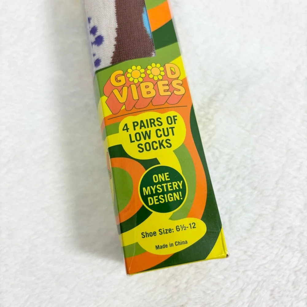 Low Cut Socks, Groovy Mystery Gift Box, 4-Pack,‎ Size 6.5-12